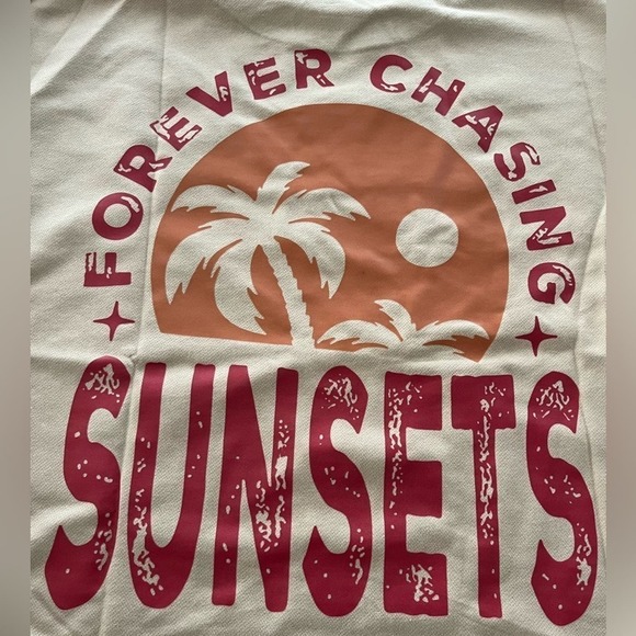 Forever Chasing Sunsets Beige Women’s Crew Neck Sweater Size Medium New - Picture 3 of 5
